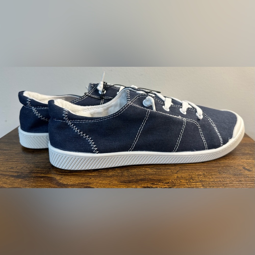 Pop Womens Comfort Fit Navy Mercy Low Top NWT/original box Size 9.5